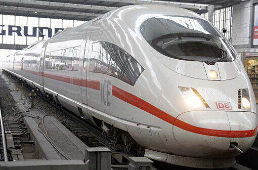 In einem ICE ist eine betrunkene Frau völlig ausgerastet. Aufgrund des Vorfalls fuhr der ICE nach München erst mit 25 Minuten  Verspätung ab. (Symbolbild)