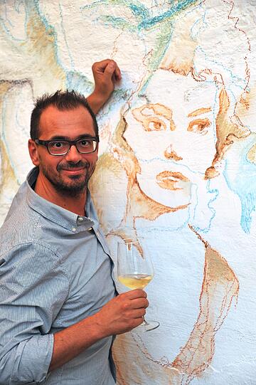 Massimo trinkt ein Gläschen auf Sophia Loren.
