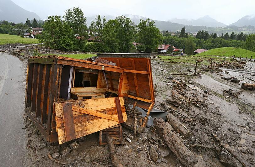Chaos und Verwüstung in Oberstdorf: In der Nacht zum Sonntag walzte eine Schlammlawine durch den Ort - die Bilder.