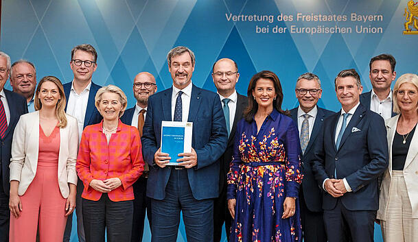 Fast das gesamte bayerische Kabinett ist nach Brüssel geflogen.
