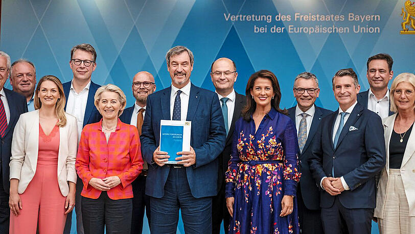 Fast das gesamte bayerische Kabinett ist nach Brüssel geflogen.