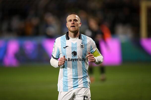 Nun wackelte auch noch Thore Jacobsen.