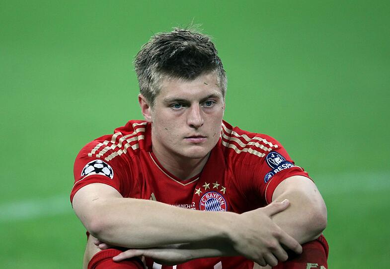 Toni Kroos kann es nicht fassen: Das Spiel ist vorbei. Bayern hat den Pokal verpasst.