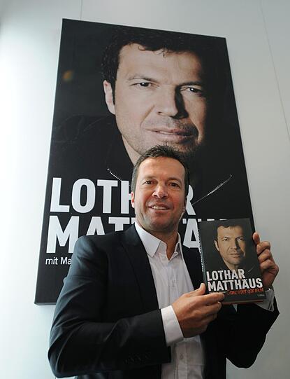 Rekordnationalspieler Lothar Matthäus hat am Donnerstag auf der Buchmesse seine Autobiografie &bdquo;Ganz oder gar nicht&ldquo; vorgestellt. Die Bilder aus Frankfurt.