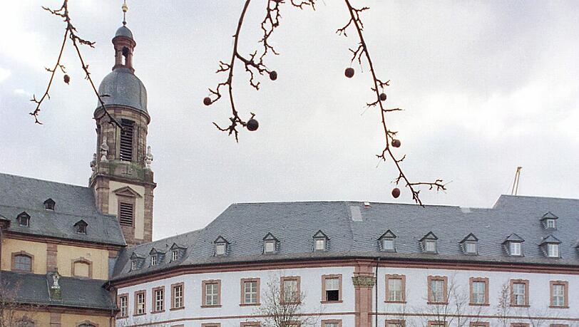 Das Würzburger Priesterseminar: mehreren Teilnehmern wird vorgeworfen, sich an rechtsradikalen Umtrieben beteiligt zu haben. Das Würzburger Priesterseminar: mehreren Teilnehmern wird vorgeworfen, sich an rechtsradikalen Umtrieben beteiligt zu haben.