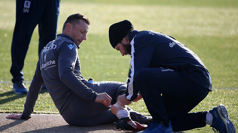 Sie rackerten und ackerten: Unter den kritischen Blicken ihres Trainers Vitor Pereira waren die Löwen-Profis auch am Samstag voll bei der Sache. Simon und Ribamar schnüren im Trainingslager in Troia immer noch ein Extra-Päckchen.