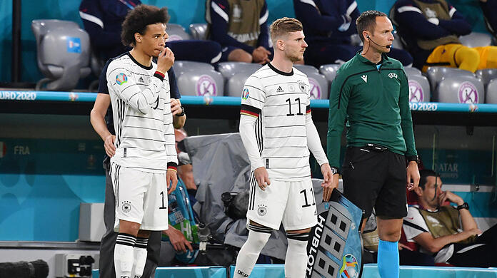 Gegen Frankreich ist ihre Einwechslung noch verpufft: Auf Leroy Sané und Timo Werner (r.) ruhen dennoch große Hoffnungen für die EM.