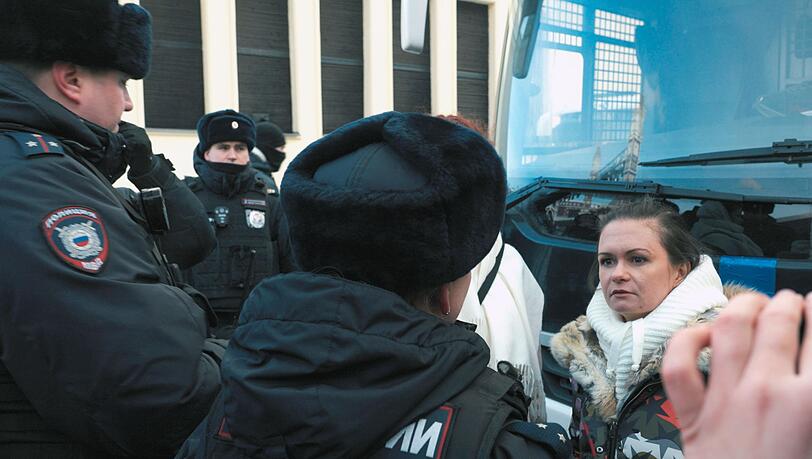 Maria ist die Frau eines russischen Frontk&auml;mpfers. Sie geh&ouml;rt zu den wenigen, die es wagen, &ouml;ffentlich gegen Putins Kriegspolitik zu protestieren.
