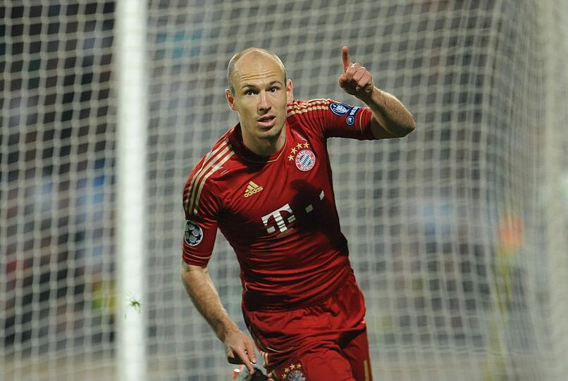 Arjen Robben feiert seinen 2:0-Treffer.