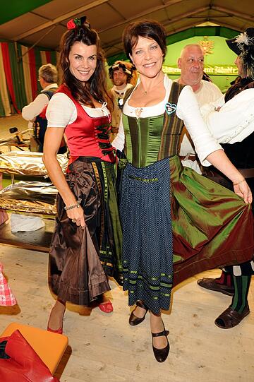 Die Schauspielerinenn Janina Hartwig und Nicola Tiggeler