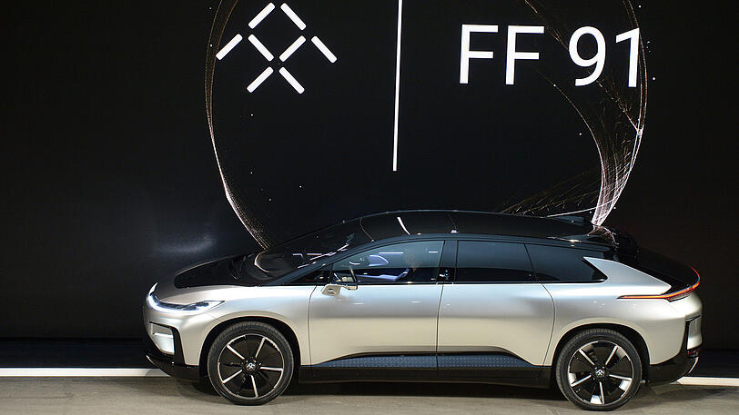 Das Start-up Faraday Future stellt auf der Technik-Messe CES in Las Vegas sein erstes Produktionsmodell, den Elektrowagen FF91 vor. Das Auto soll ab 2018 ausgeliefert werden.