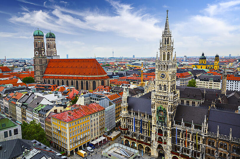 Das Münchner Herzstück. Der Marienplatz mit Rathaus im Vorder- und Frauenkirche im Hintergrund. Auch dieser Anblick trägt dazu bei, dass die bayerische Landeshauptstadt auf Platz 1 des Städte-Rankings liegt.