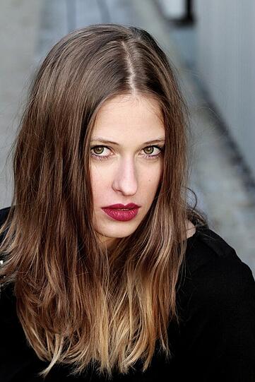 Carina (24) - Ich kann nicht leben ohne Sonne und gutes Essen - Mein Vorbild ist meine Mama - Bei München denke ich an "Da kum i her, da g'hör i hi"