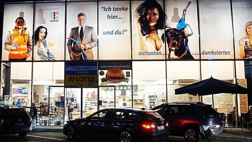Männer tragen Anzug, Frauen haben Brüste - sexy oder Sexismus? Männer tragen Anzug, Frauen haben Brüste - sexy oder Sexismus?