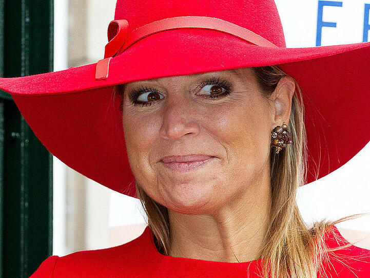 Königin Máxima der Niederlande in knalligem Rot