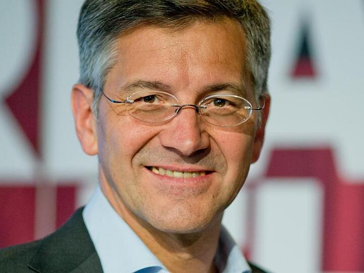 Herbert Hainer, Präsident des FC Bayern München, kommt zu einer Pressekonferenz. Foto: Daniel Karmann/dpa/Archivbild