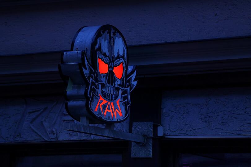 Ein bisserl Halloween - ein Tattoostudio in der Gabelsbergerstraße.