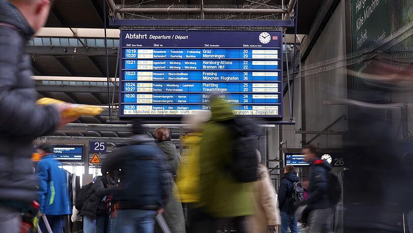 Bahnfahrten bleiben bis auf weiteres häufig eine stressige Angelegenheit. (Archivbild)