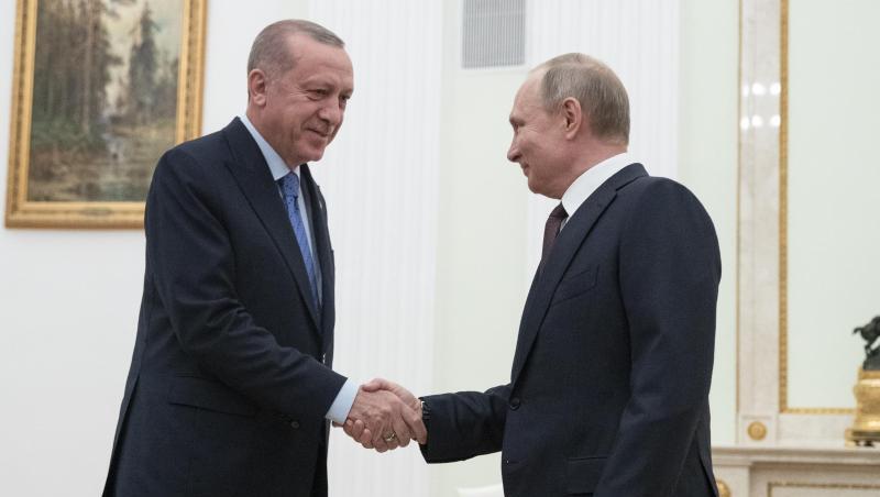 Handschlag in Moskau: der türkische Präsident Recep Tayyip Erdogan und sein russischer Amtskollege Wladimir Putin (r). Handschlag in Moskau: der türkische Präsident Recep Tayyip Erdogan und sein russischer Amtskollege Wladimir Putin (r).