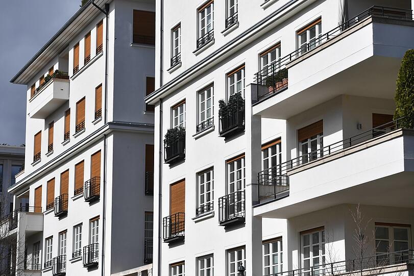 Wohnungen wie diese in der Maxvorstadt sind nach wie vor begehrt bei Käufern, die nicht auf den Euro gucken müssen.