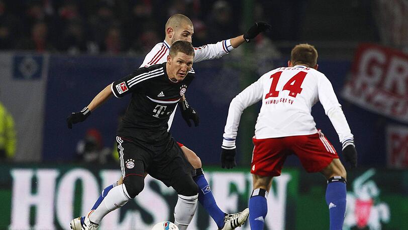20. Spieltag in der Saison 2011/12: Die Bayern um Bastian Schweinsteiger spielen nur Unentschieden gegen Hamburg und rutschen dadurch auf den zweiten Tabellenplatz ab. Die Spitzenreiter-Position sollten sie in dieser Spielzeit daraufhin nicht mehr erlangen, Borussia Dortmund wird Meister.