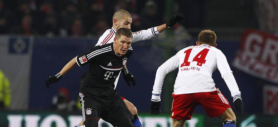 20. Spieltag in der Saison 2011/12: Die Bayern um Bastian Schweinsteiger spielen nur Unentschieden gegen Hamburg und rutschen dadurch auf den zweiten Tabellenplatz ab. Die Spitzenreiter-Position sollten sie in dieser Spielzeit daraufhin nicht mehr erlangen, Borussia Dortmund wird Meister.