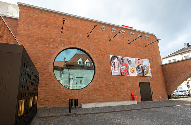 Die Aussenfassade des Neubau des Volkstheaters im Schlachthofviertel. Die Aussenfassade des Neubau des Volkstheaters im Schlachthofviertel.