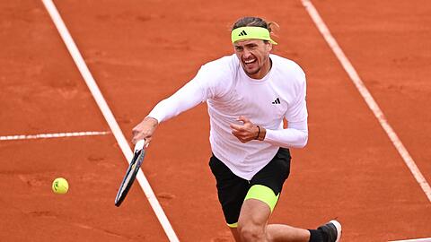 Nach einem verpatzten ersten Satz gelingt Alexander Zverev das Comeback.