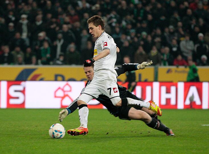 Ausgerechnet der Nationaltorhüter hatte mit seinem groben Patzer den Fehlstart des Herbstmeisters in die Rückrunde der Bundesliga bei Borussia Mönchengladbach (1:3) eingeleitet.