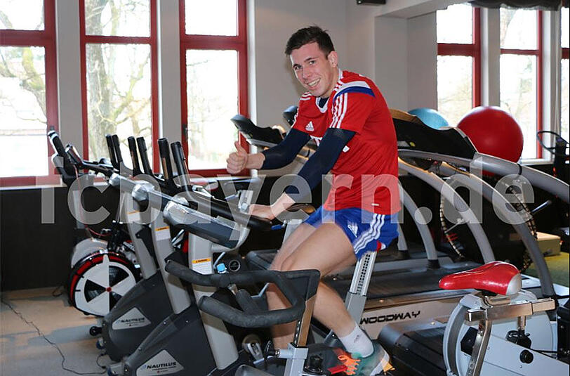 Beim Radeln: Bayerns dänischer Nationalspieler Pierre-Emile Höjbjerg.