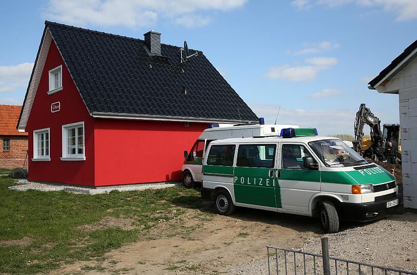 Gewaltverbrechen in Mecklenburg-Vorpommern: Eine Frauenleichen hat die Polizei im Beton gefunden.