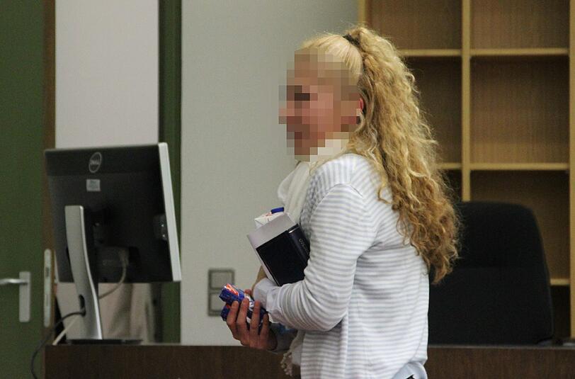 Wehrhafte Blondine: Paula K. im Gerichtssaal.