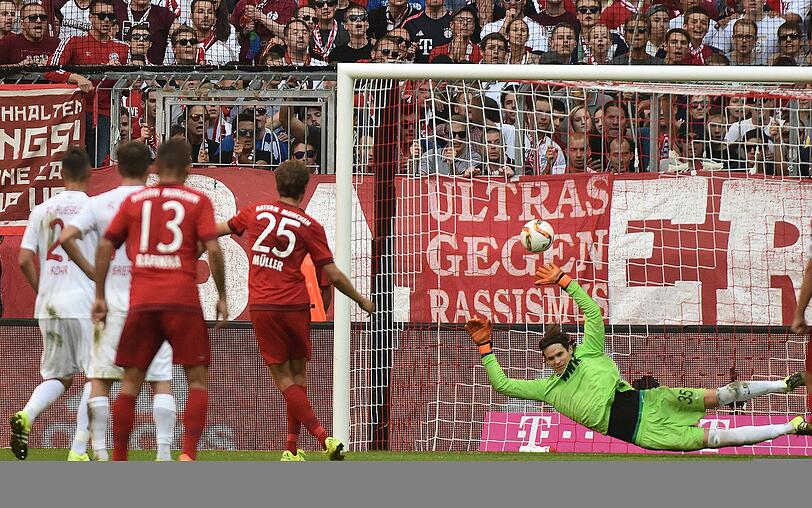 Thomas Müller verwandelte kurz vor Schluss den Elfmeter zum 2:1-Sieg der Bayern.