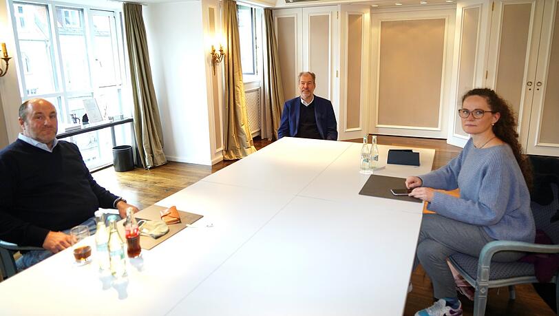 Sebastian Kuffler (l.) und Michael Schottenhamel im Gespräch mit AZ-Redakteurin Ruth Frömmer. Sebastian Kuffler (l.) und Michael Schottenhamel im Gespräch mit AZ-Redakteurin Ruth Frömmer.