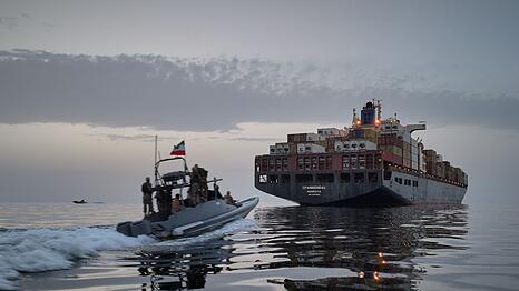 Iran blockiert die Stra&szlig;e von Hormus f&uuml;r den internationalen Schiffsverkehr.