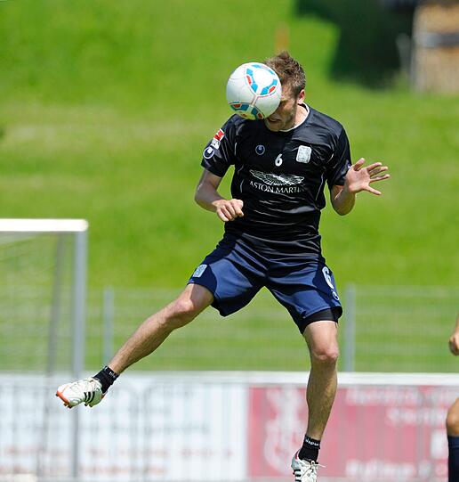 Sprinten, flanken, schießen: So hart arbeiten die Löwen im Trainingslager.