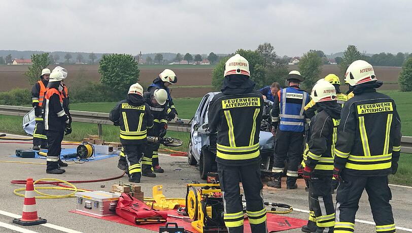 Ein 48-Jähriger stirbt bei einer Frontalkollision mit einem Lkw. Ein 48-Jähriger stirbt bei einer Frontalkollision mit einem Lkw.
