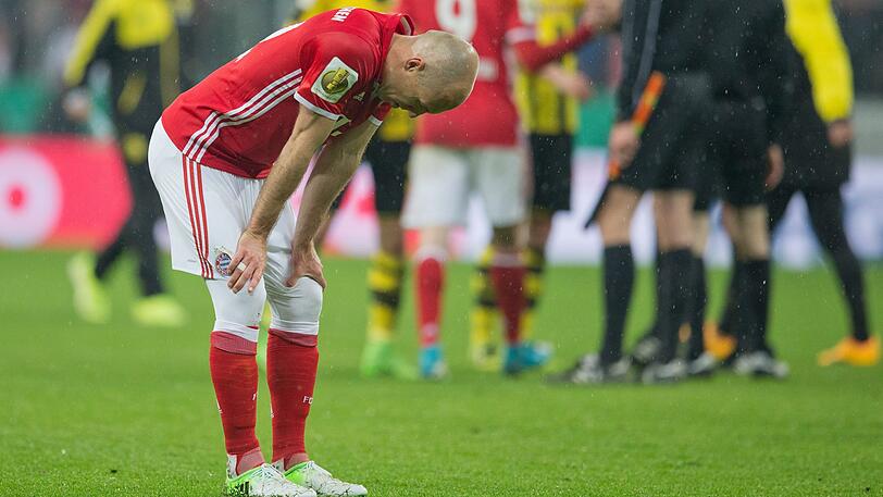 Arjen Robben ist schwer enttäuscht, die Bayern verpassen das Pokalfinale 2017.
