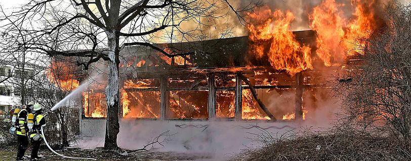 Der Kulturpavillon ist komplett ausgebrannt. Die Bilder vom Großeinsatz der Feuerwehr.