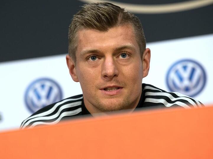 "Ich sehe uns nicht chancenlos", sagte Toni Kroos vor dem Gastspiel in Amsterdam.