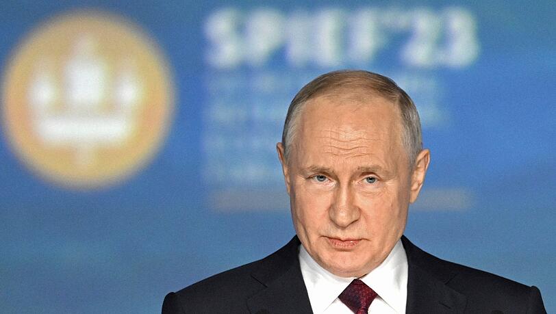 Russlands Präsident Wladimir Putin spricht auf dem Petersburger Wirtschaftsforum.