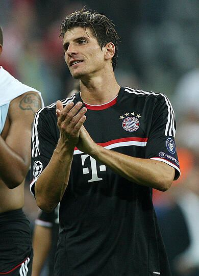 MARIO GOMEZ: Immer wieder im Abseits, riskierte viel. Ihm glückte wenig, musste raus wegen Adduktorenproblemen. Note 4