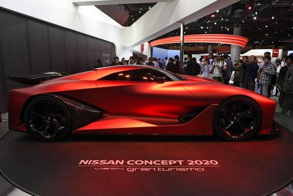 Wie eine Rakete: Der Nissan Concept 2020 von der Seite.