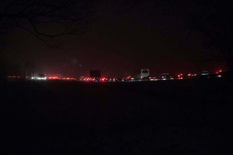 Bilder vom Donnerstagabend: Der Verkehr staut sich auf der A8.