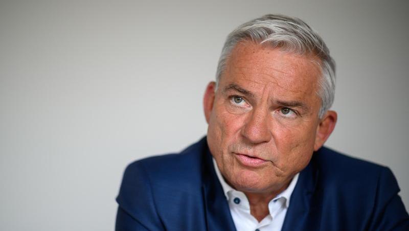 "Wir lehnen es ab, Verkehrsträger gegeneinander auszuspielen oder Verkehrsteilnehmer mittels Verboten zu bevormunden", heißt es in einem Papier von CDU-Bundesvize Thomas Strobl. "Wir lehnen es ab, Verkehrsträger gegeneinander auszuspielen oder Verkehrsteilnehmer mittels Verboten zu bevormunden", heißt es in einem Papier von CDU-Bundesvize Thomas Strobl.