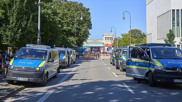 Viel Polizei und abgesperrte Plätze: ein tägliches Bild für viele Münchner während der IAA.
