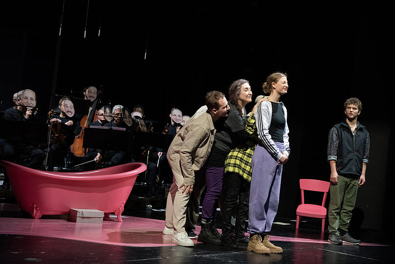 "Die Erde über mir" in der Schauburg.
