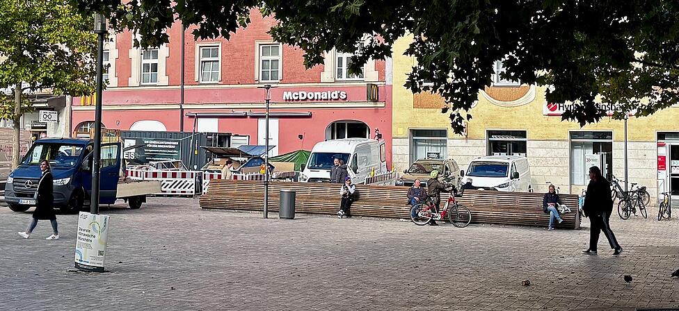 Der McDonald's am Harras bleibt noch eine Weile geschlossen. Bei den Umbauma&szlig;nahmen kommt es zu Verz&ouml;gerungen.