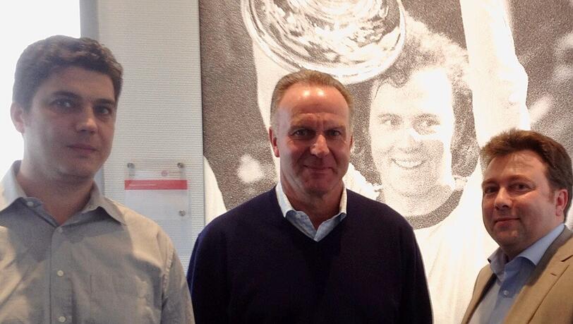 Karl-Heinz Rummenigge: Der Vorstandsvorsitzende des FC Bayern empfing die AZ-Redakteure Jochen Schlosser und Gunnar Jans (r.) an der Säbener Straße. Karl-Heinz Rummenigge: Der Vorstandsvorsitzende des FC Bayern empfing die AZ-Redakteure Jochen Schlosser und Gunnar Jans (r.) an der Säbener Straße.