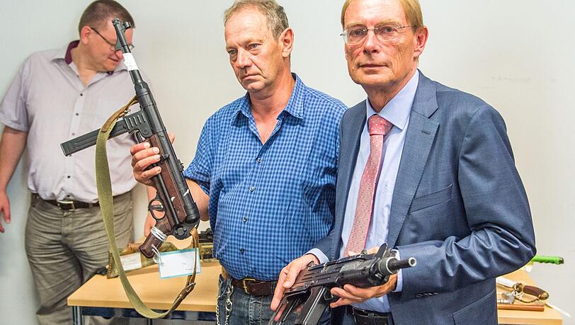 Beschlagnahmte Waffen bei der Staatsanwaltschaft. Beschlagnahmte Waffen bei der Staatsanwaltschaft.